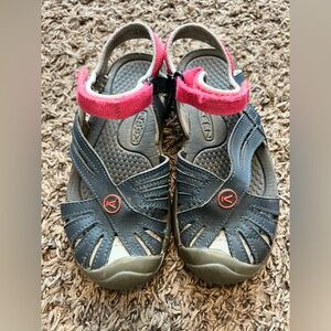 Girl’s KEEN Rose Sport Hiking Sandal sz 2
